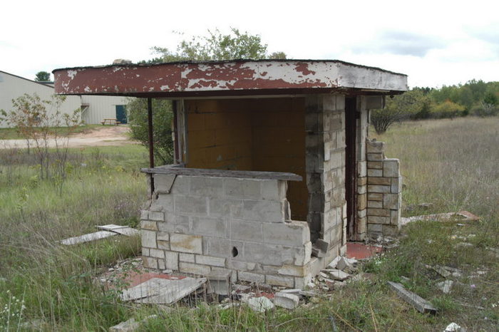 Hilltop Drive-In Theatre - September 2003 Photo